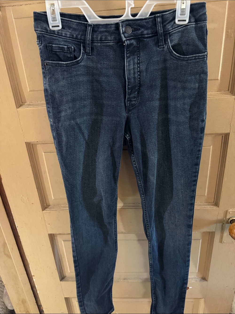 Old Navy Women’s Dark wash super skinny jeans. Stretchy too. Comfortable